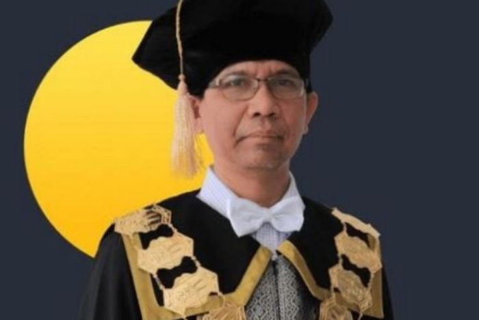 Rektor Institut Teknologi Kalimantan (ITK) Budi Santosa Purwokartiko menyebut orang memakai penutup kepala sebagai manusia gurun. (Dok. Website ITK)