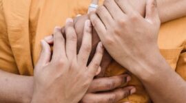 Tidak ada satu agama pun yang membenarkan perilaku menyimpang LGBT. (Pexels.com/Ketut Subiyanto )