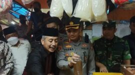 Jajaran Polres Jakbar bersama Tiga Pilar meninjau Pasar Kopro di Grogol Petamburan. (Instagram.com/@polres_jakbar)
