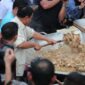 Calon Presiden Nomor Urut 2, Prabowo Subianto Mencicipi Opor Ayam Chef Bobon. (Dok. Tim Media Prabowo-Gibran)

