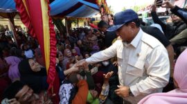 Menteri Pertahanan Prabowo Subianto saat meresmikan lima titik bantuan sumber air bersih yang berpusat di Desa Pamupukan, Kabupaten Kuningan, Jawa Barat. (Dok. TIm Media Prabowo Subianto)  