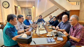 Menteri Keuangan Sri Mulyani Indrawati dan Wakil Menteri Keuangan Suahasil Nazara serta jajaran eselon I Kementerian Keuangan membahas perkembangan situasi ekonomi global dan tensi geopolitik terkini.(Instagram.com/@smindrawati)