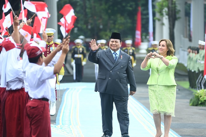 Presiden Prabowo dan Presiden Dina Boluarte menandatangani CEPA Indonesia-Peru di Jakarta. (Facevbook.com @Setkab RI)