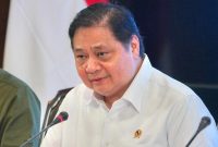 1. Menteri Koordinator Bidang Perekonomian Airlangga Hartarto saat menjelaskan perkembangan negosiasi tarif RI-AS di Jakarta. (Facebook.com @Airlangga Hartarto )  