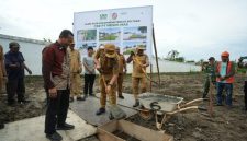 Peletakan batu pertama Pembangunan alun alun di Kecamatan Percut Sei Tuan, Deli Serdang Sumatera Utara, dilakukan secara langsung oleh Bupati Deli Serdang, dr. H. Asri Ludin Tambunan, M.Ked., Sp.PD, didampingi Wakil Bupati Lom Lom Suwondo, S.S., serta manajemen Musim Mas, pada 16 Desember 2025.