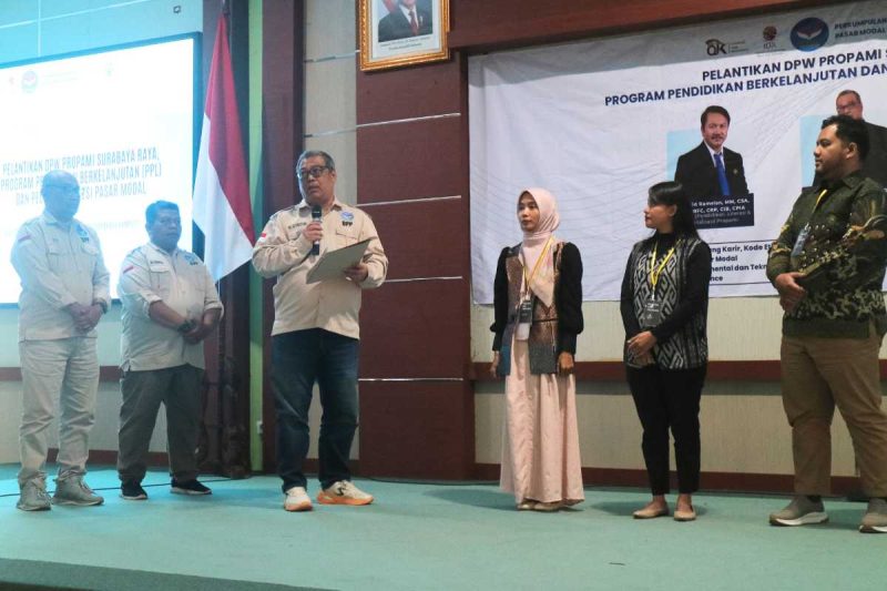 Foto : PROPAMI Surabaya Raya resmi dilantik, membuka jalan lahirnya profesional pasar modal baru melalui edukasi, kolaborasi, dan penguatan kompetensi investasi nasional. (doc.PROPAMI)
